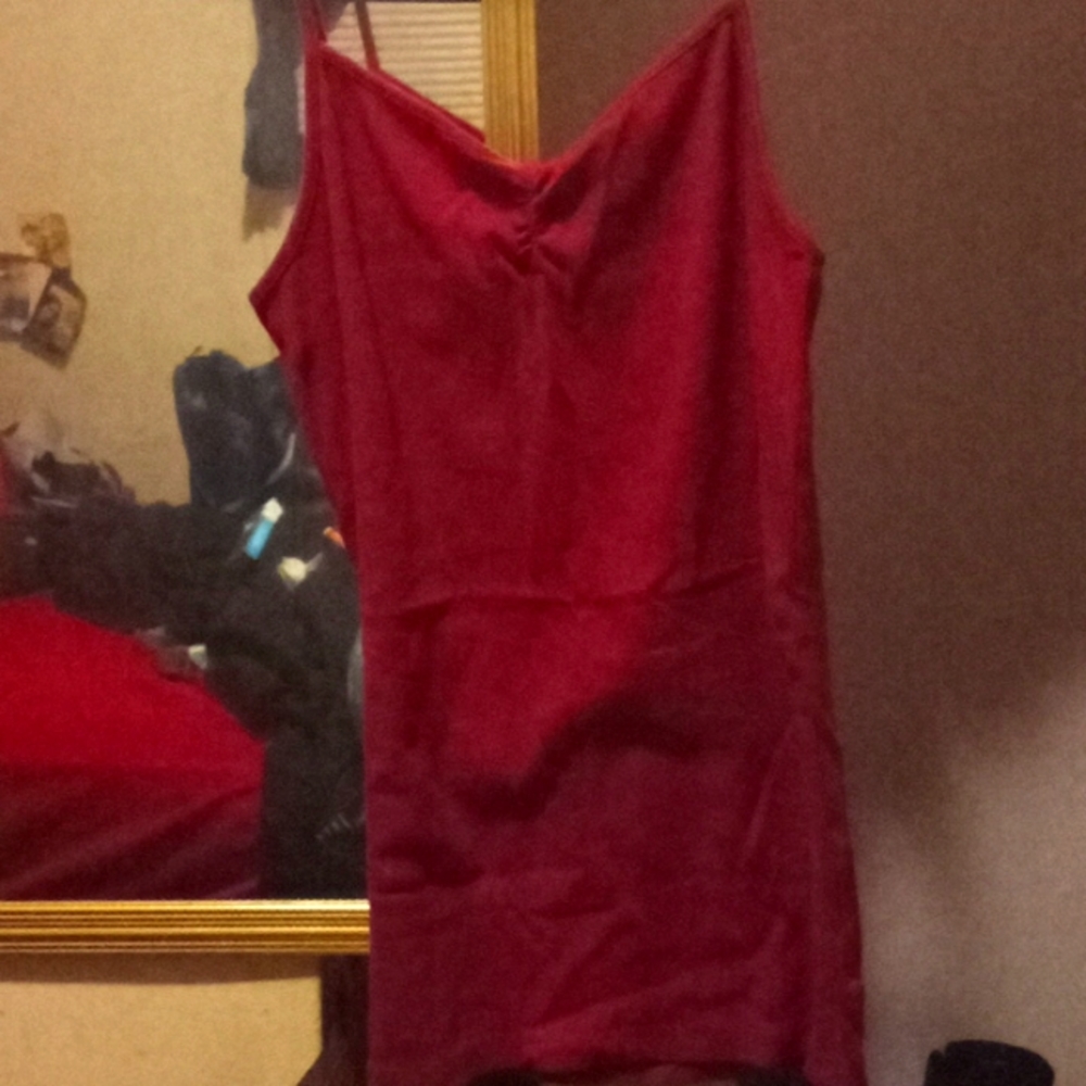 L maroon tanktop